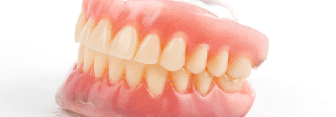 Diş Protezi Kullanırken Dikkat Edilmesi Gerekenler