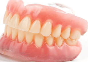 Diş Protezi Kullanırken Dikkat Edilmesi Gerekenler