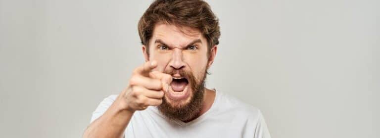 Öfke kontrol bozukluğu belirtileri, sebepleri ve tedavisi nedir?